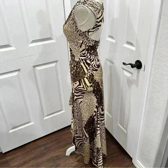 Umgee mixed animal print, maxi dress.  Sleeveless w high cut front, cut out back - Picture 4 of 8